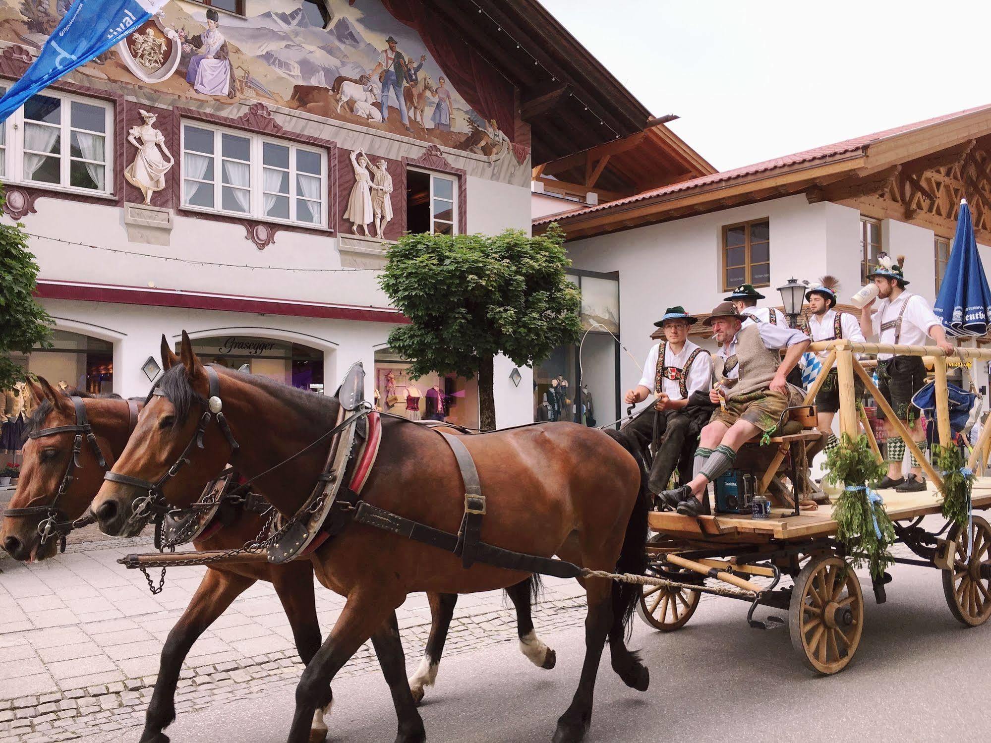 Gasthof Zum Rassen Garmisch-Partenkirchen Exterior photo